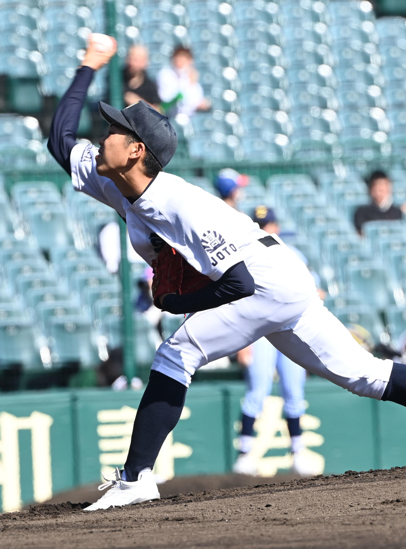 城東対東海大菅生　先発する城東・清重（撮影・和賀正仁）