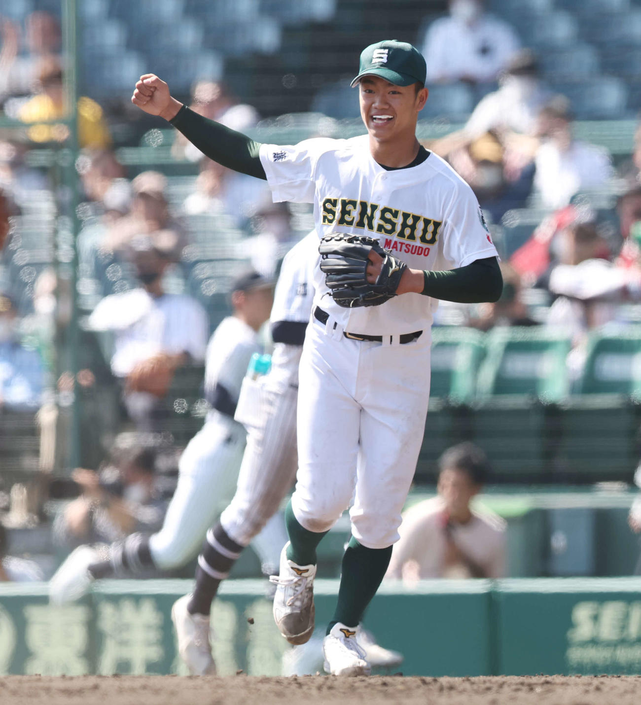 常葉大菊川対専大松戸　9回表常葉大菊川2死二塁、打者を三ゴロに仕留め、ガッツポーズする平野（撮影・宮地輝）