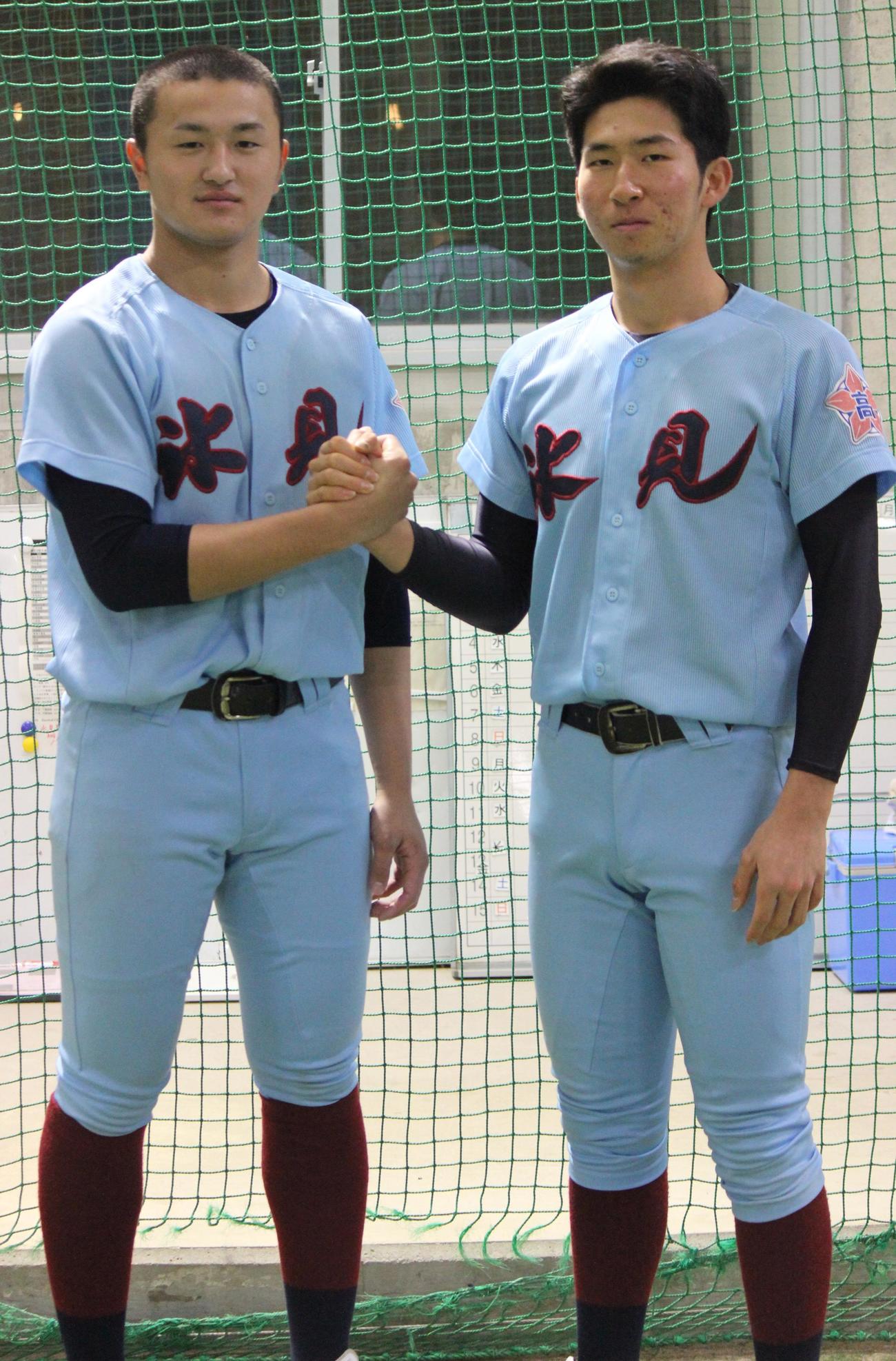 氷見の青野拓海（左）と大沢祥吾＝2023年1月18日（撮影・柏原誠）