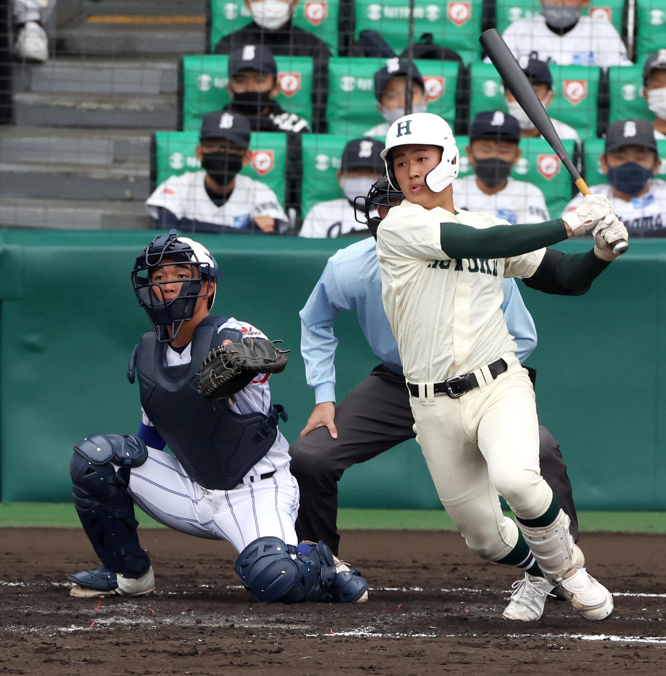 高崎健康福祉大高崎対報徳学園　4回表報徳学園2死一、二塁、堀は右前適時打を放つ（撮影・上山淳一）