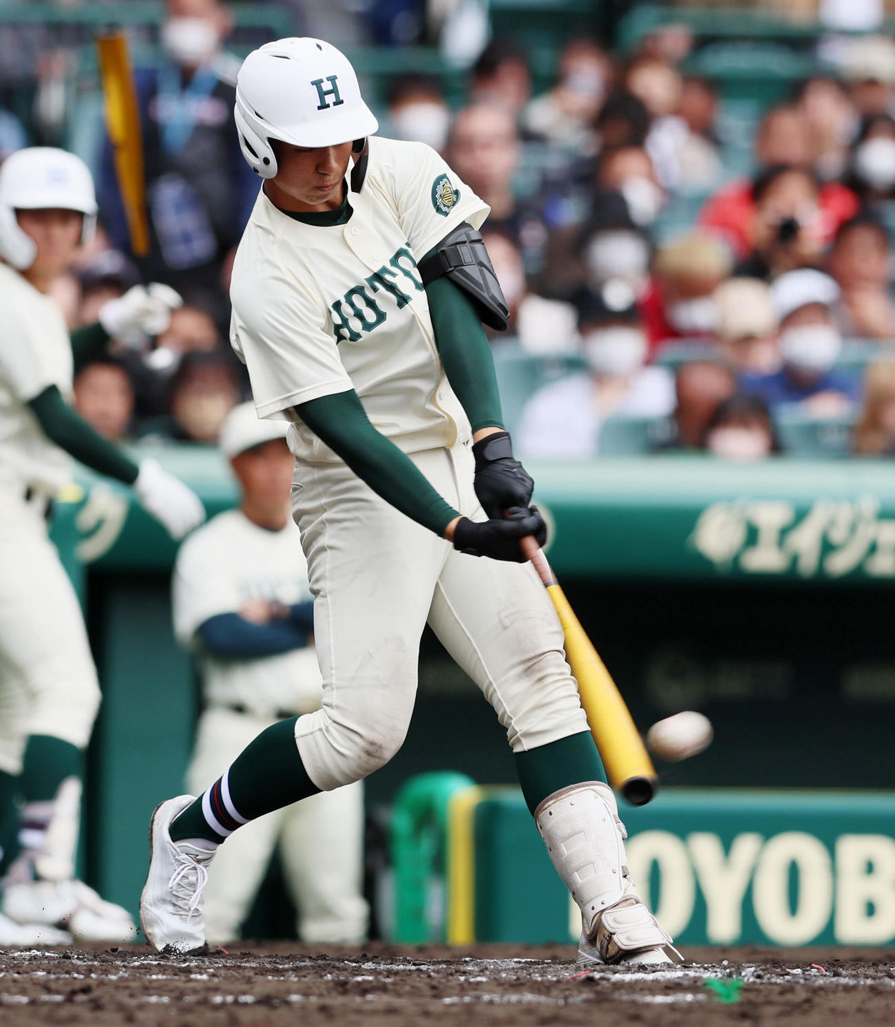 報徳学園対高崎健康福祉大高崎　8回表報徳学園2死三塁、石野は左越え2点本塁打を放つ（撮影・加藤哉）