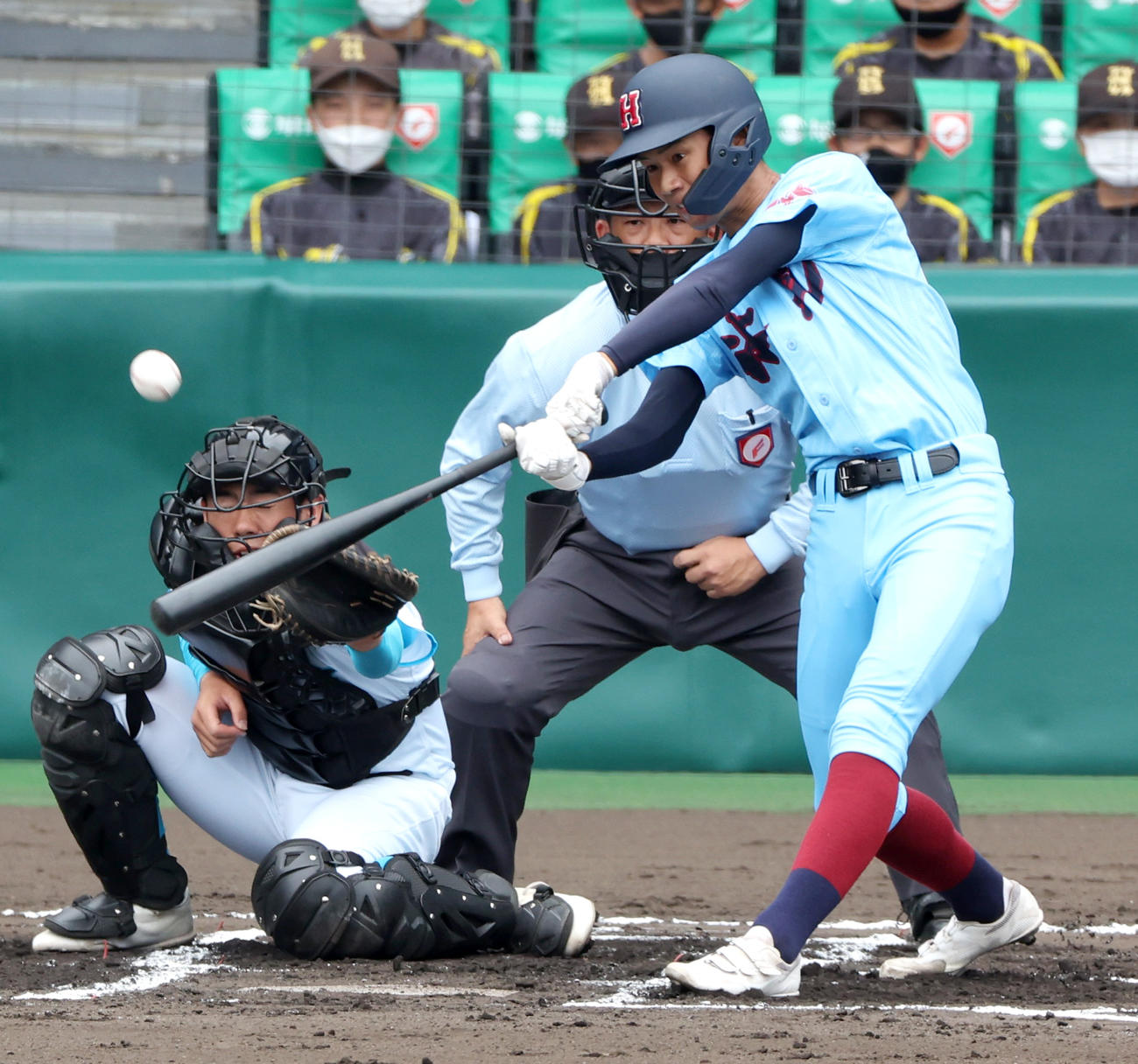 氷見対山梨学院　1回表氷見2死一、三塁、橋本は先制の右前適時打を放つ（撮影・上山淳一）