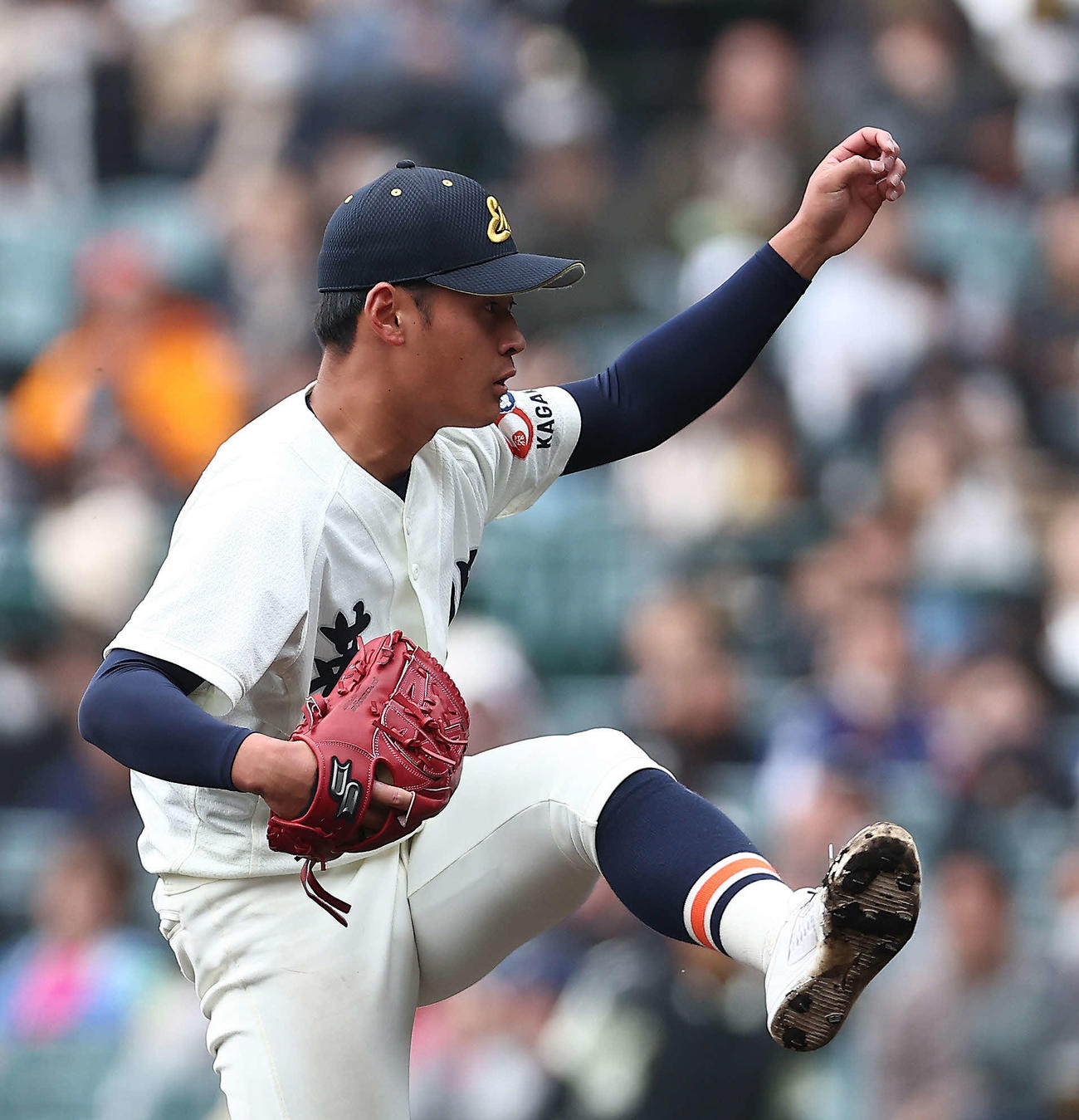 作新学院対英明　先発で力投する英明・寿賀（撮影・河田真司）