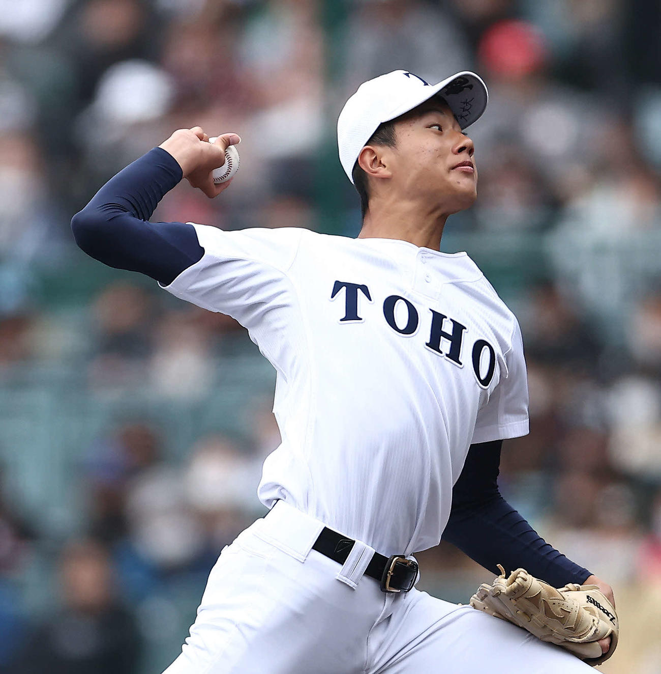 東邦対高松商　先発で力投する東邦・山北（撮影・河田真司）