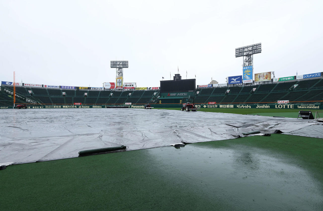 第95回選抜高校野球大会3回戦の第8日は、開始時間を変更するも、天候が回復せず中止となる（撮影・河田真司）