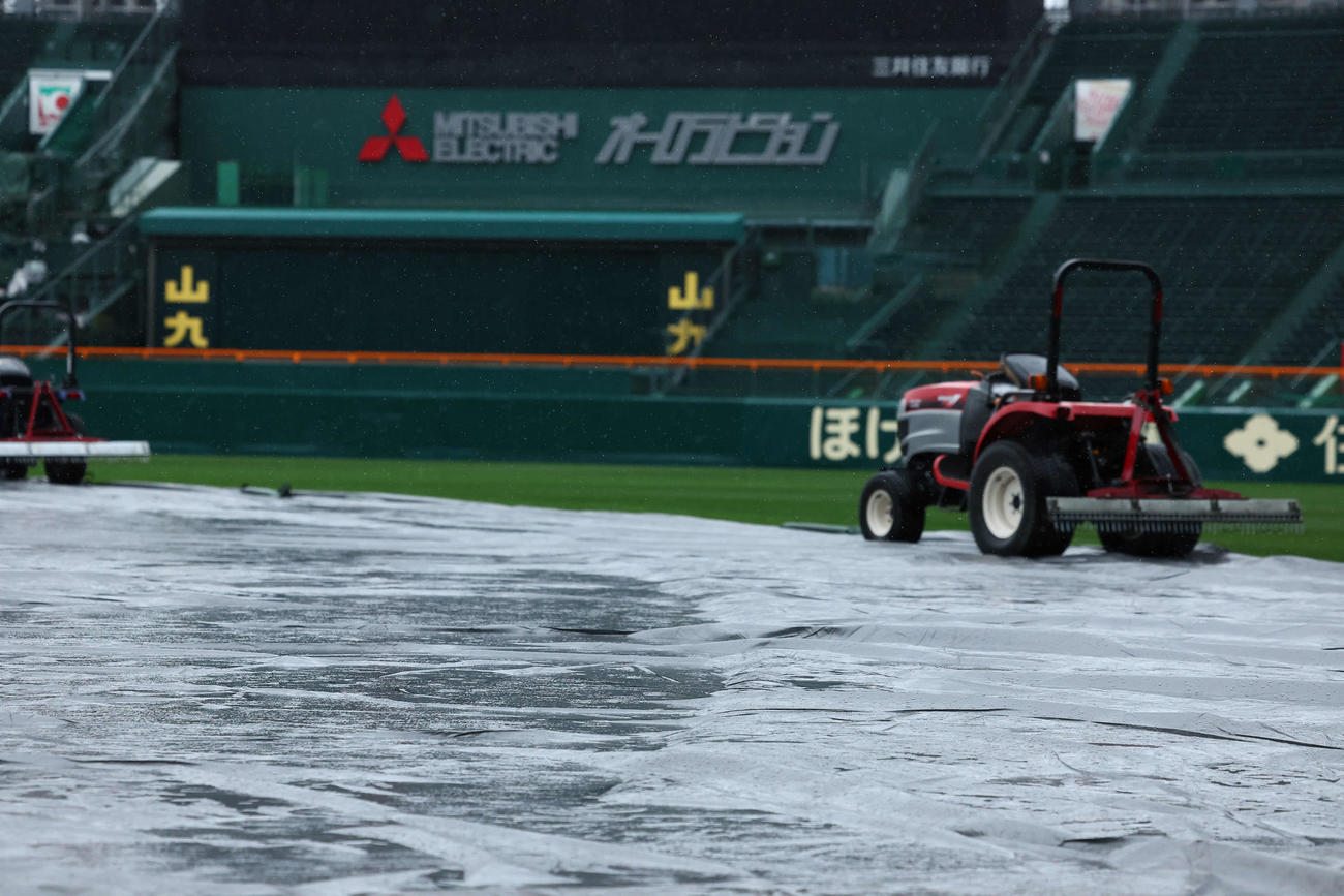 第95回選抜高校野球大会3回戦の第8日は、開始時間を変更するも、天候が回復せず中止となる（撮影・河田真司）