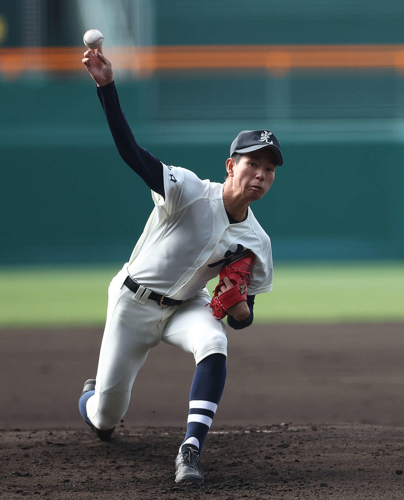 光対山梨学院　先発で力投する光・升田（撮影・河田真司）