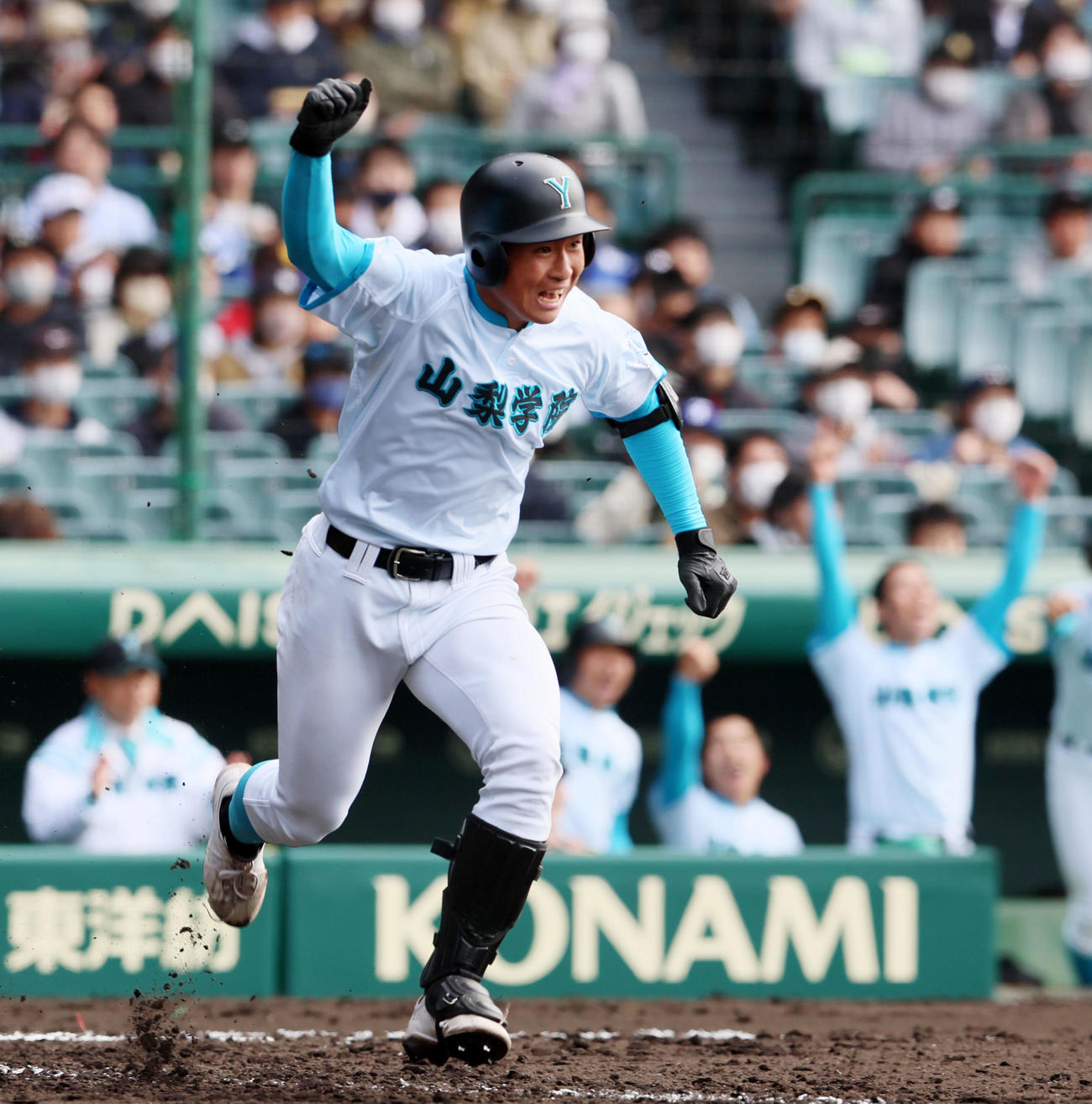 光対山梨学院　5回裏山梨学院1死三塁、林は右前適時打を放つ（撮影・加藤哉）