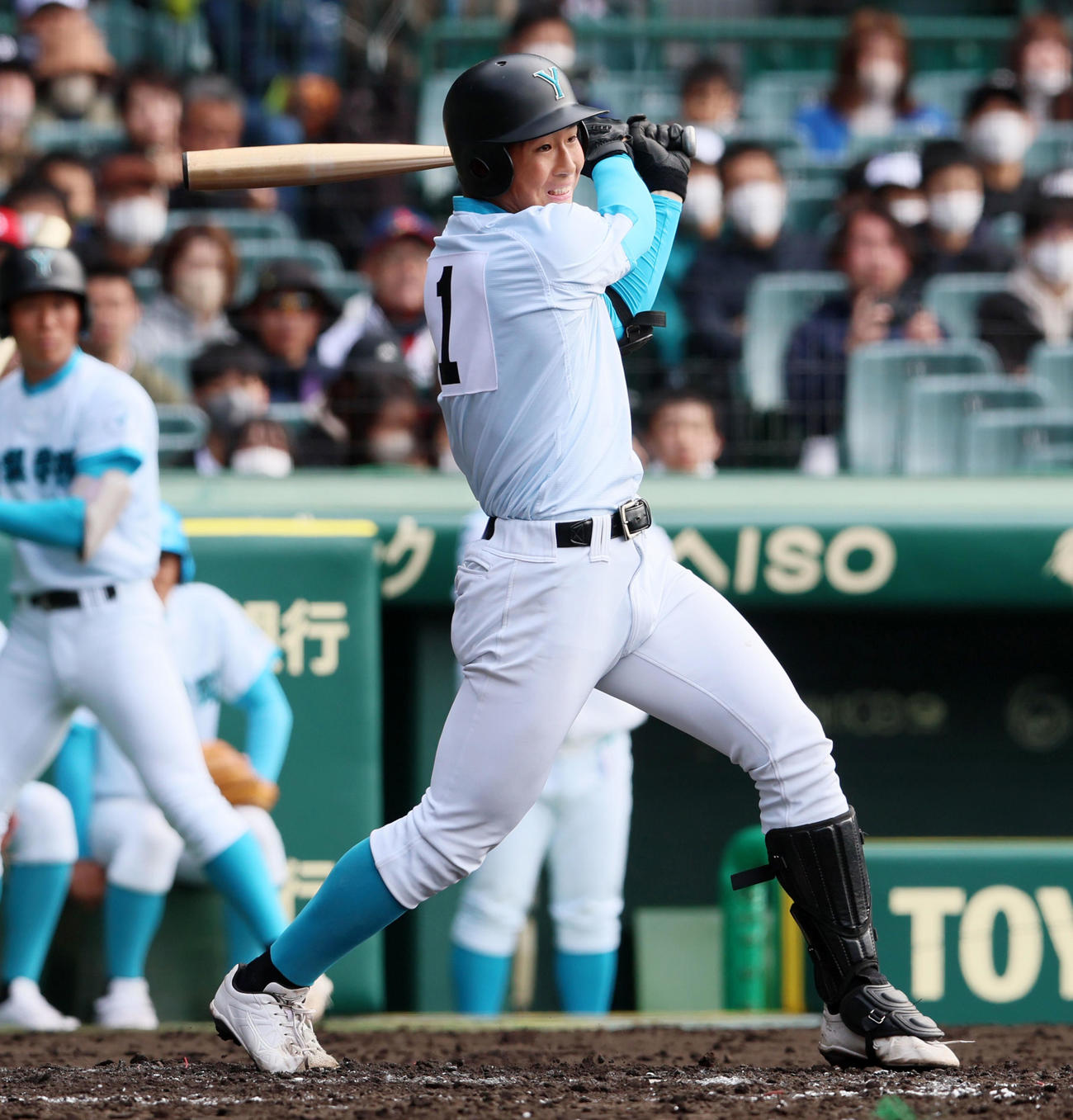 光対山梨学院　5回裏山梨学院1死三塁、林は右前適時打を放つ（撮影・加藤哉）