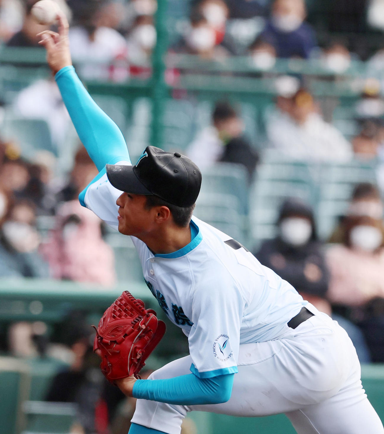 光対山梨学院　4回表、光打線相手に好投を見せる山梨学院の林（撮影・加藤哉）