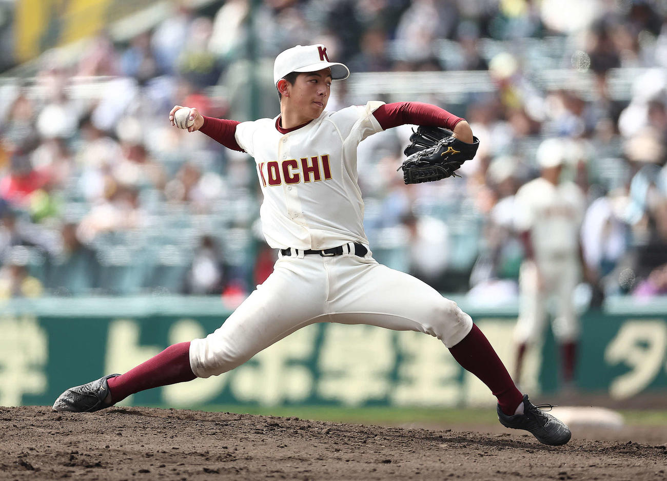 高知対専大松戸　7回裏、力投する辻井（撮影・河田真司）