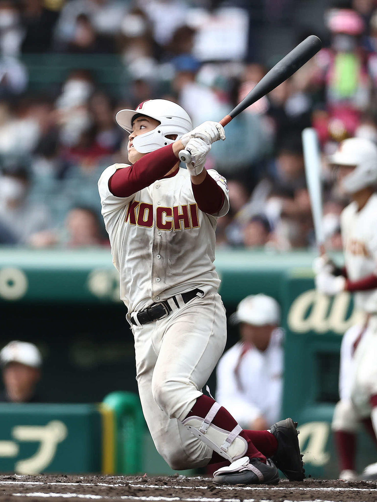 高知対専大松戸　8回表高知2死二塁、右翼線に同点適時二塁打を放つ山平（撮影・河田真司）