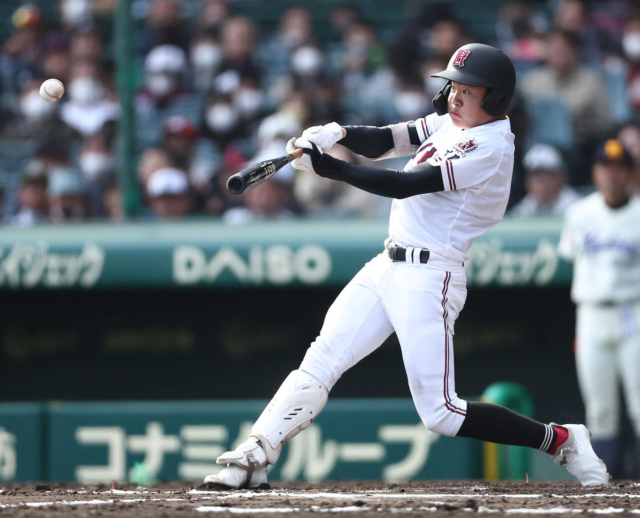 海星対広陵　6回裏広陵無死、三塁打を放つ田上（撮影・河田真司）