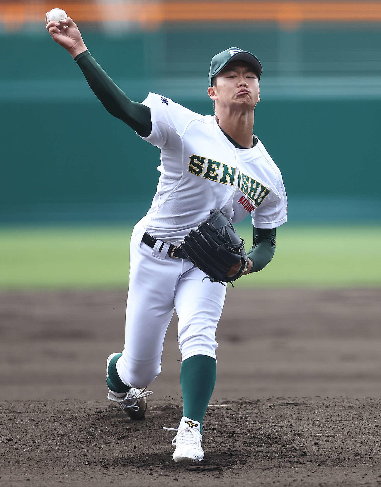 高知対専大松戸　先発で力投する平野（撮影・河田真司）