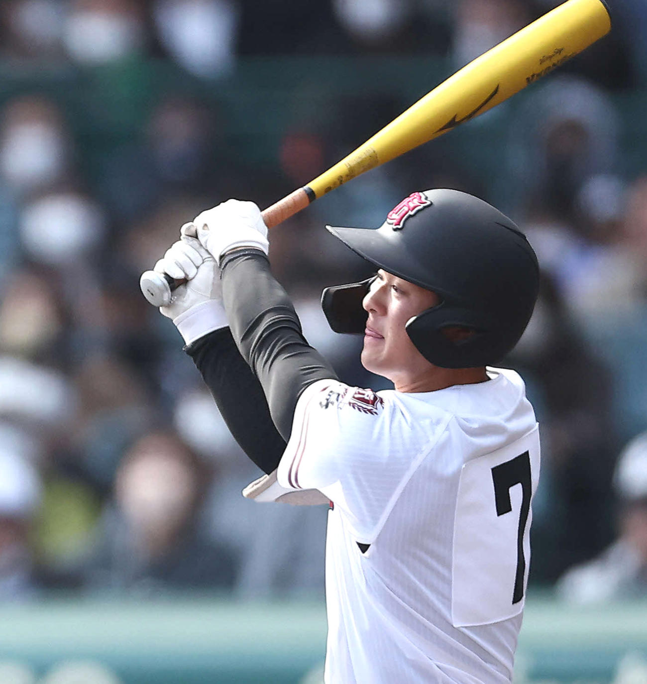 5回裏広陵1死、フェンス直撃の三塁打を放つ中尾湊（撮影・河田真司）