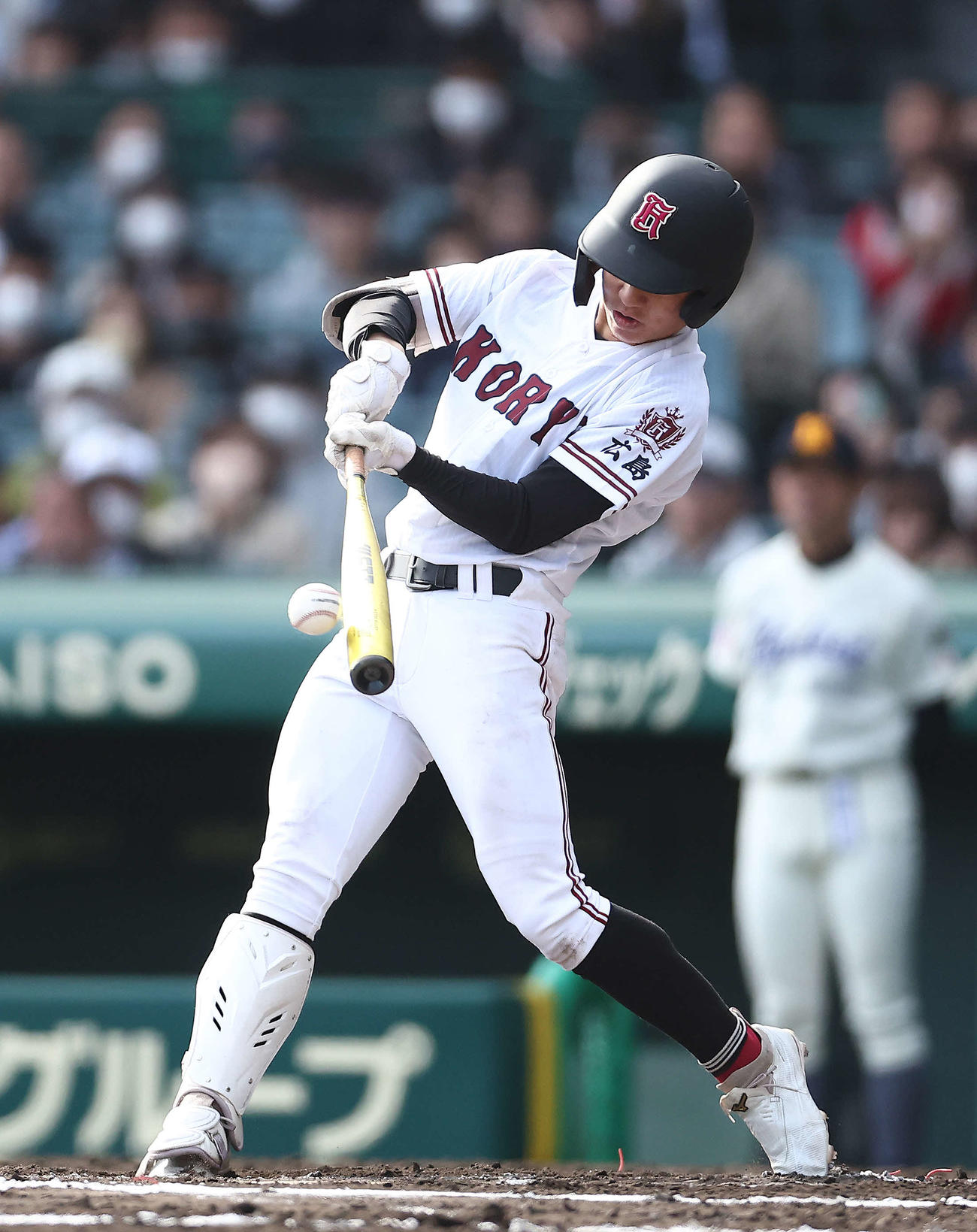 海星対広陵　6回裏広陵無死三塁、中犠飛を放つ谷本（撮影・河田真司）