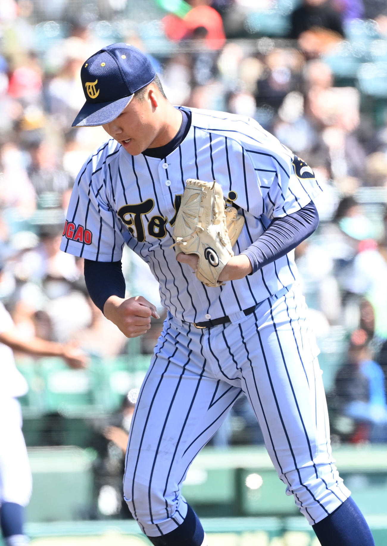 沖縄尚学対東海大菅生　8回のピンチをしのぎガッツポーズする東海大菅生・日当（撮影・和賀正仁）