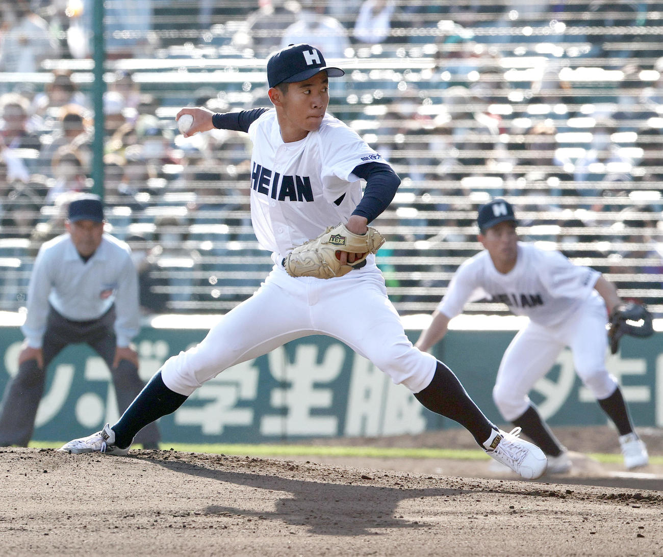 仙台育英対龍谷大平安　龍谷大平安先発の桑江（撮影・上山淳一）