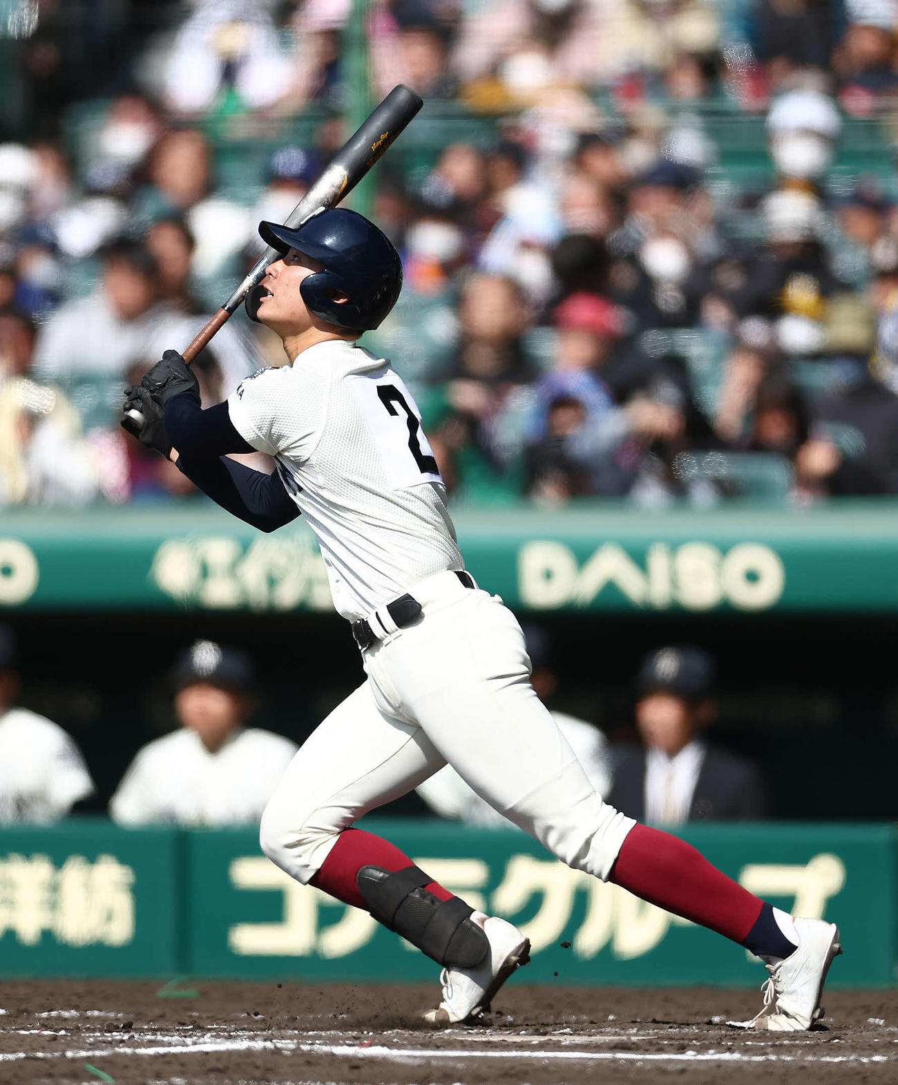 能代松陽対大阪桐蔭　7回裏大阪桐蔭無死、右翼線に三塁打を放つ南川（撮影・河田真司）