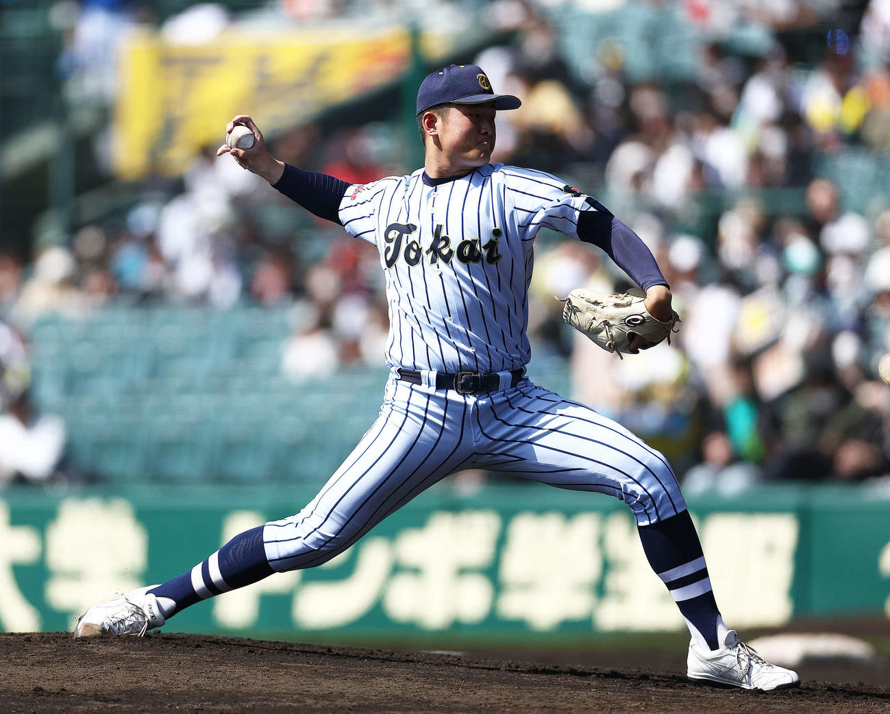 沖縄尚学対東海大菅生　先発で力投する東海大菅生・日当（撮影・河田真司）