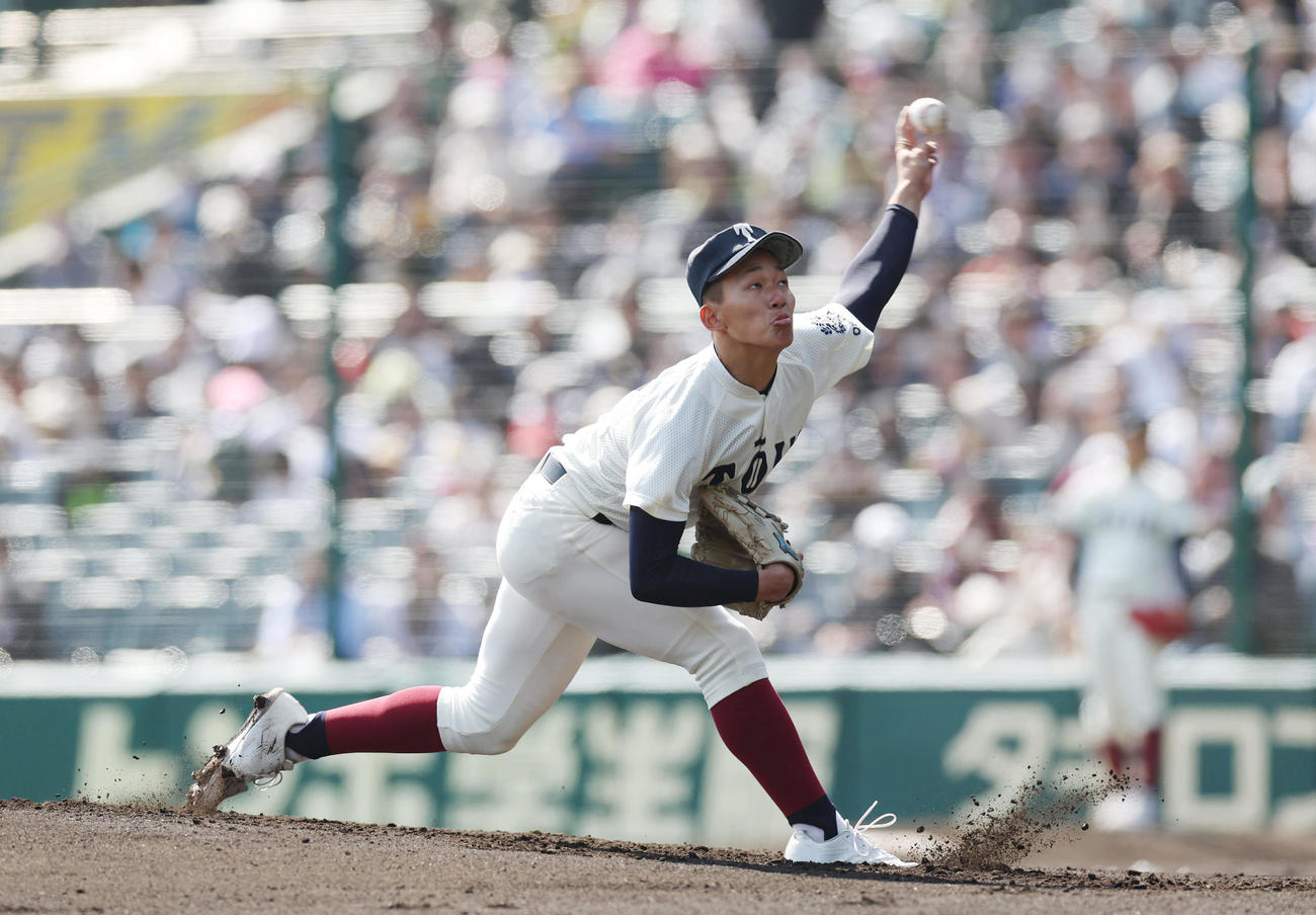 東海大菅生対大阪桐蔭　力投する大阪桐蔭先発の前田（撮影・前田充）