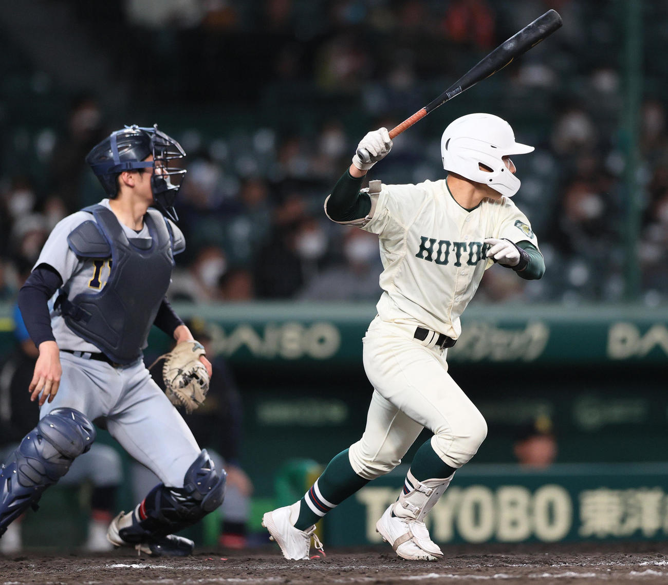 仙台育英対報徳学園　タイブレーク10回裏報徳学園2死満塁、山増はサヨナラ左前適時打を放つ（撮影・上山淳一）