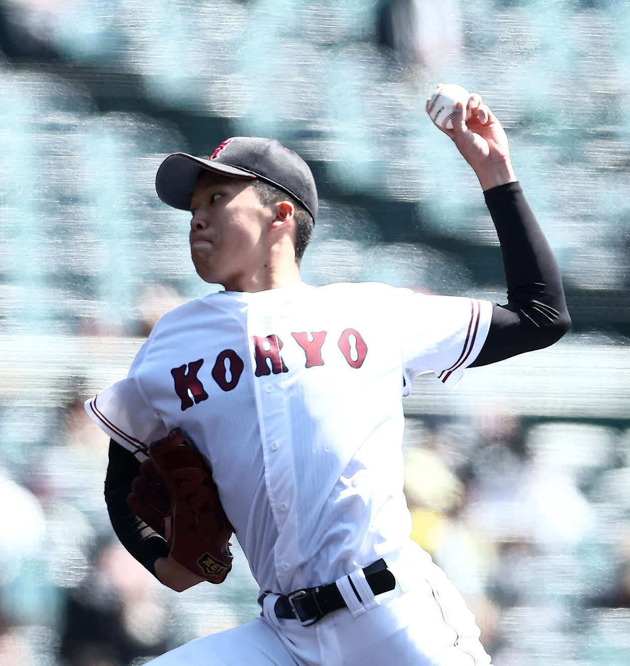 専大松戸対広陵　先発で力投する広陵・倉重（撮影・河田真司）