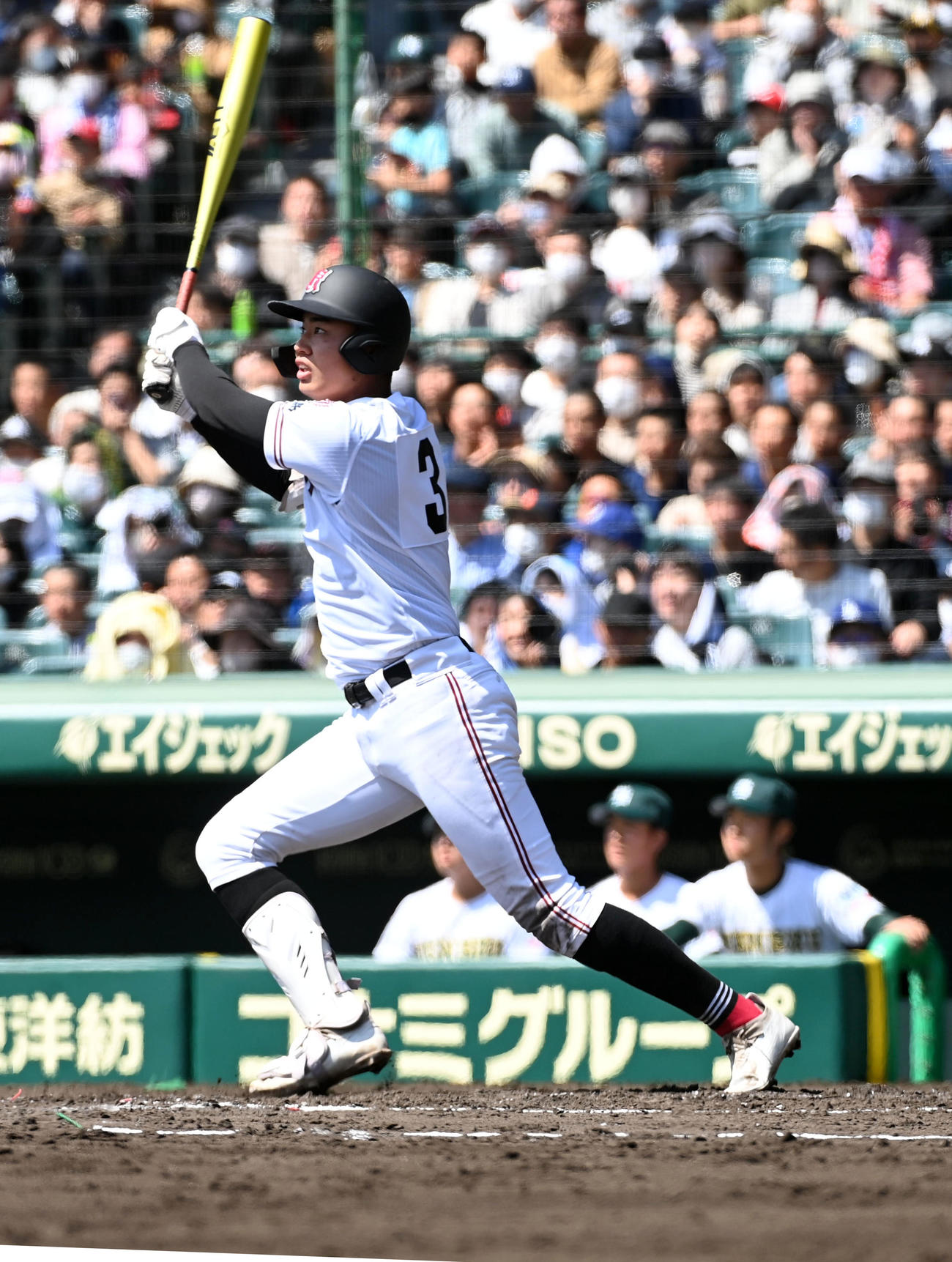 専大松戸対広陵　2回裏広陵1死一、三塁、真鍋は中適時二塁打を放つ（撮影・前岡正明）