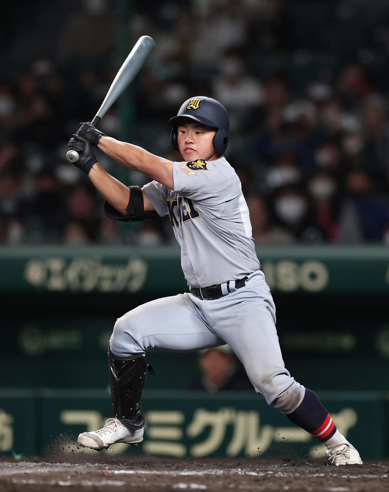 仙台育英対報徳学園　9回表仙台育英2死二塁、同点の左前適時打を放つ斉藤陽（撮影・前田充）