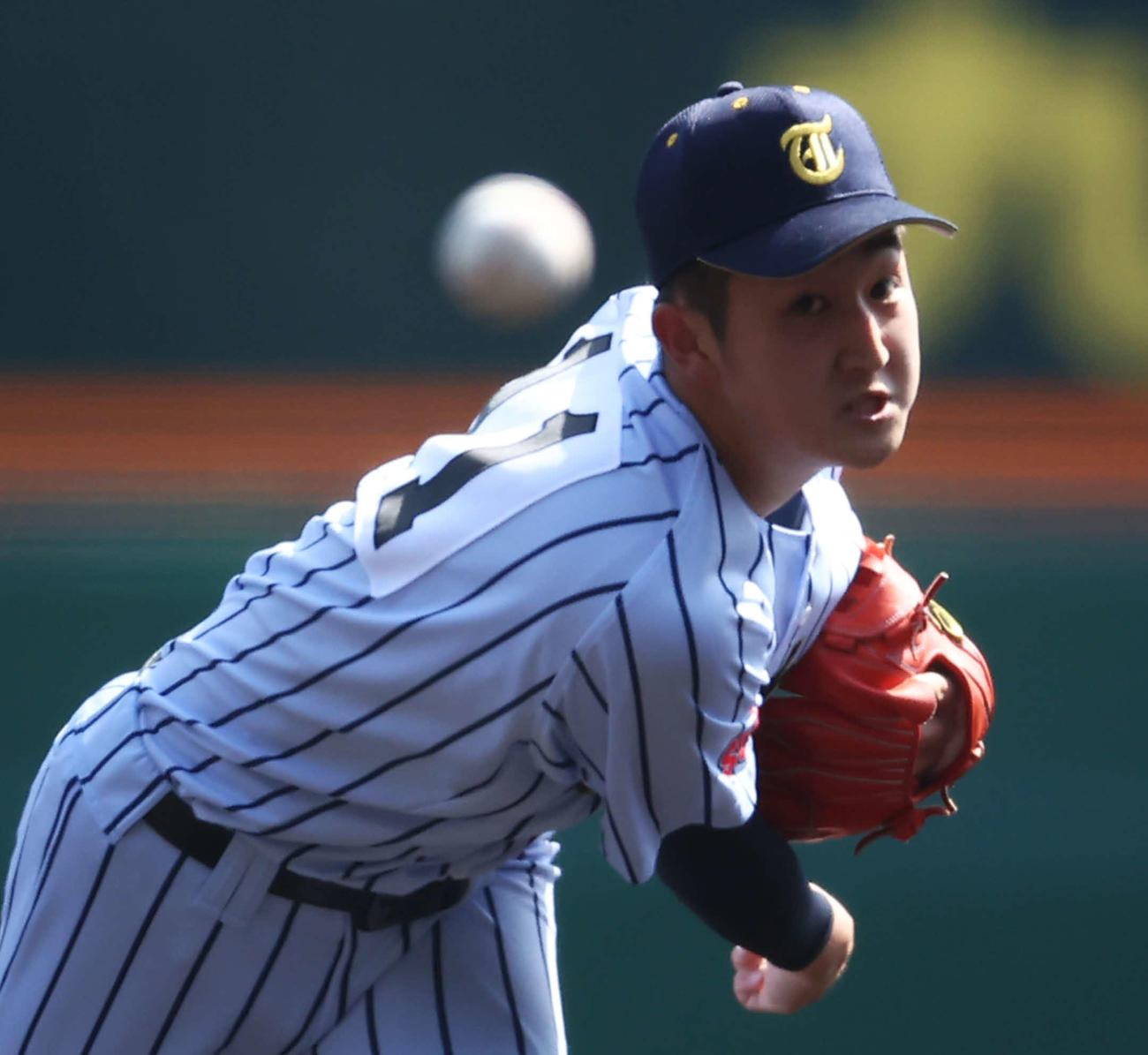 東海大菅生対大阪桐蔭　先発で力投する東海大菅生・末吉（撮影・河田真司）