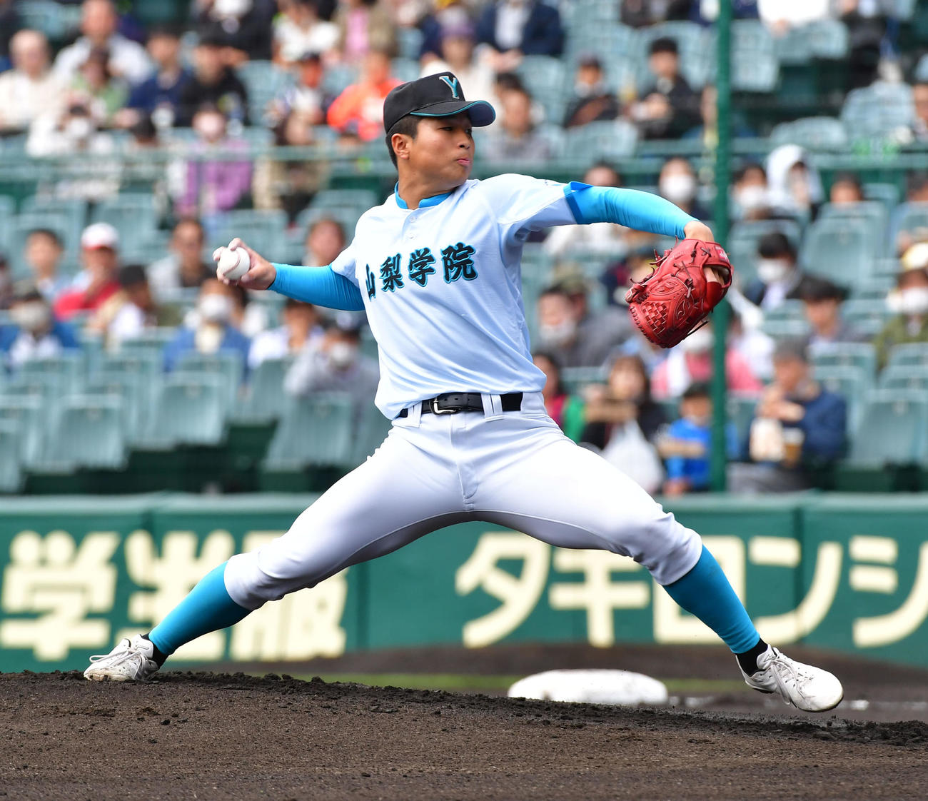 山梨学院対広陵　山梨学院先発の林（撮影・前岡正明）