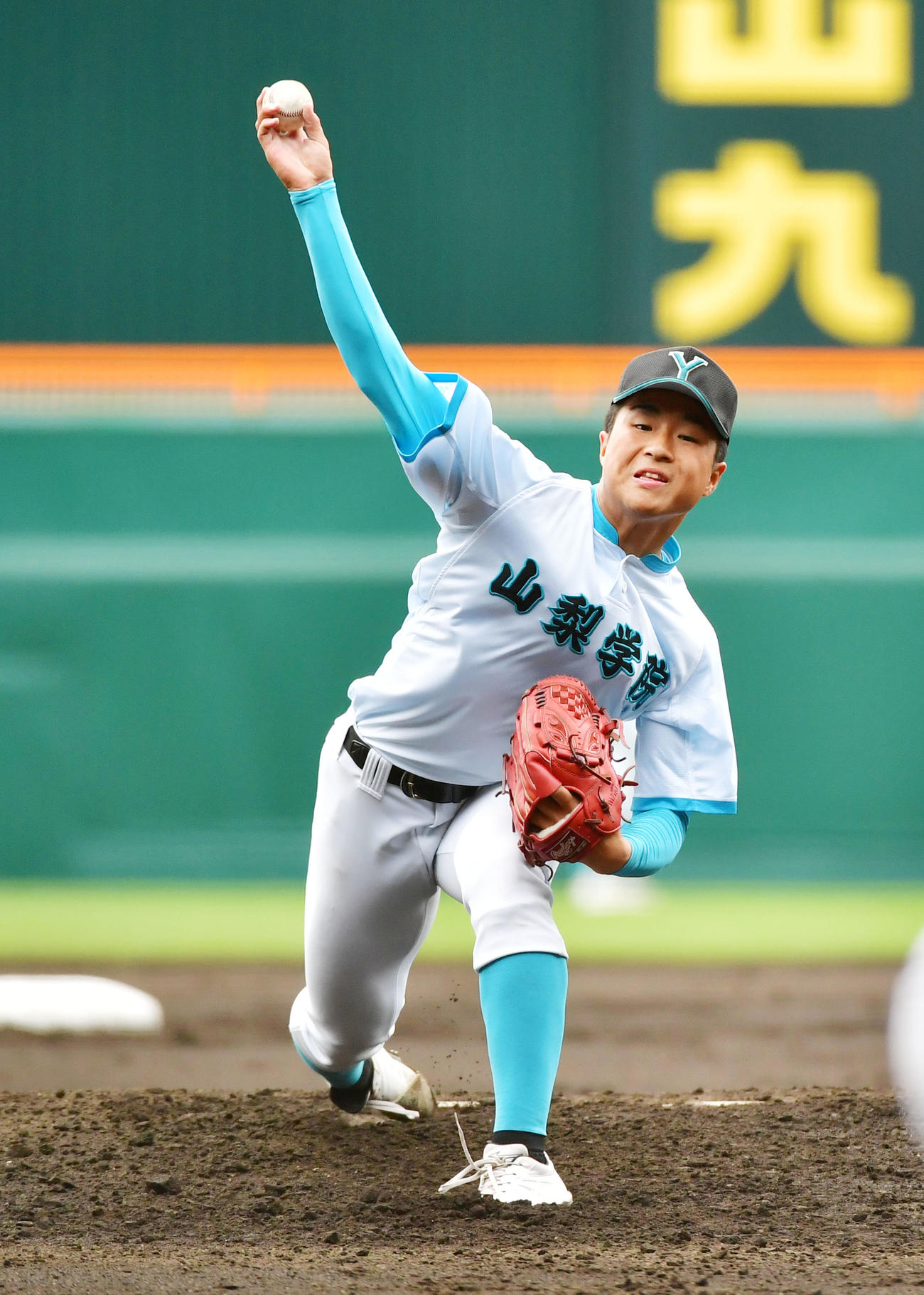 山梨学院対広陵　山梨学院先発の林（撮影・前岡正明）