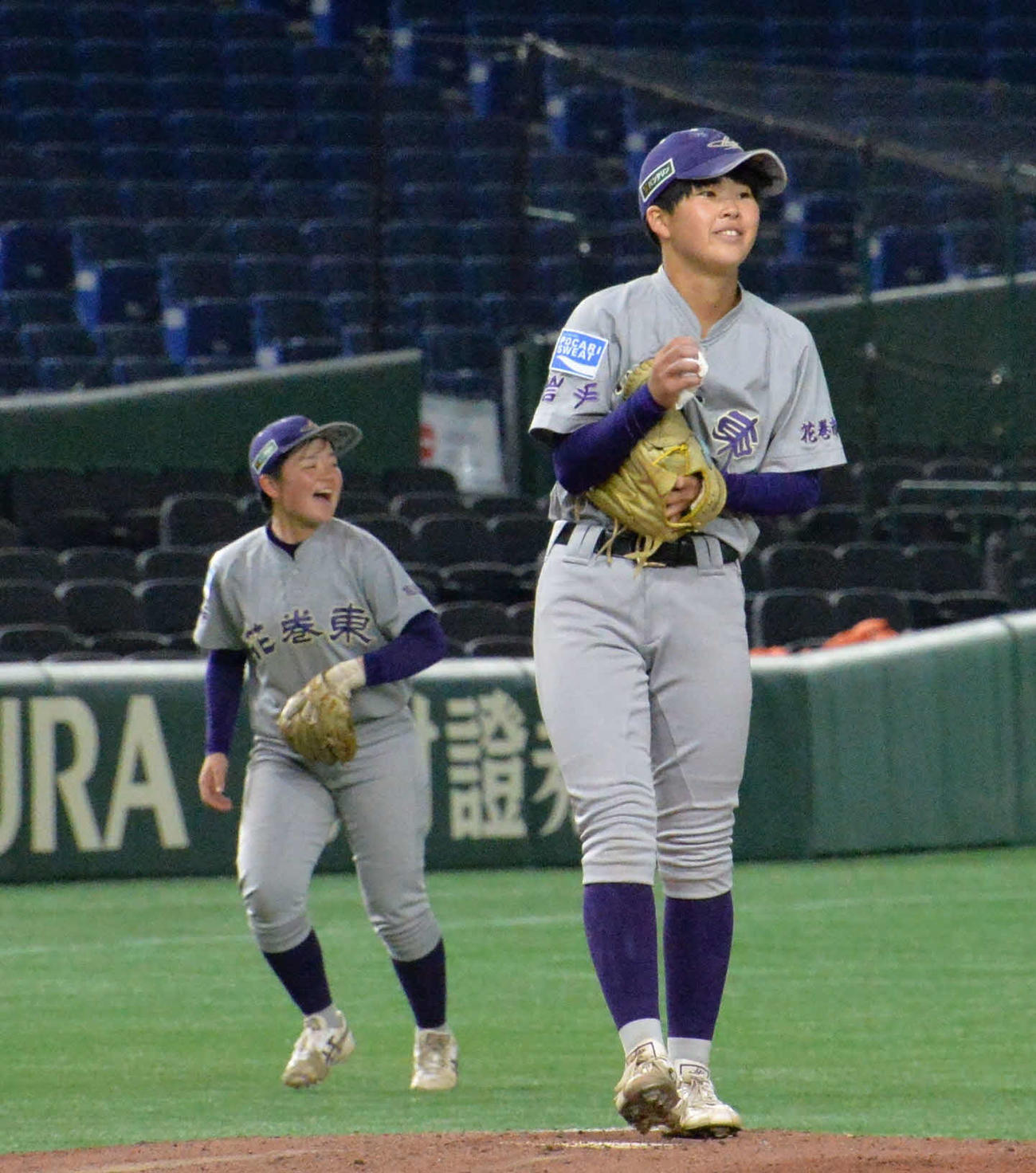 4回を3者凡退で締めた花巻東・関口（右）