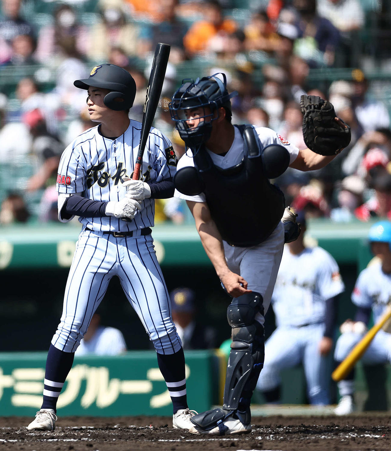 二塁に送球する沖縄尚学・知花慎之助（2023年3月28日撮影）