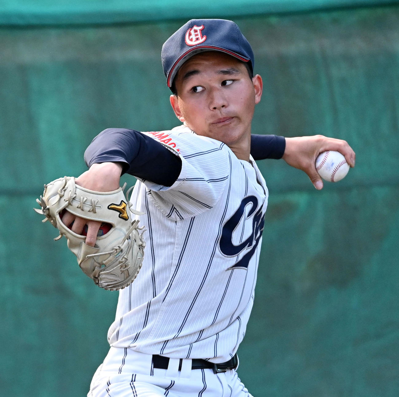投球練習を行う山形中央・武田（撮影・前岡正明）