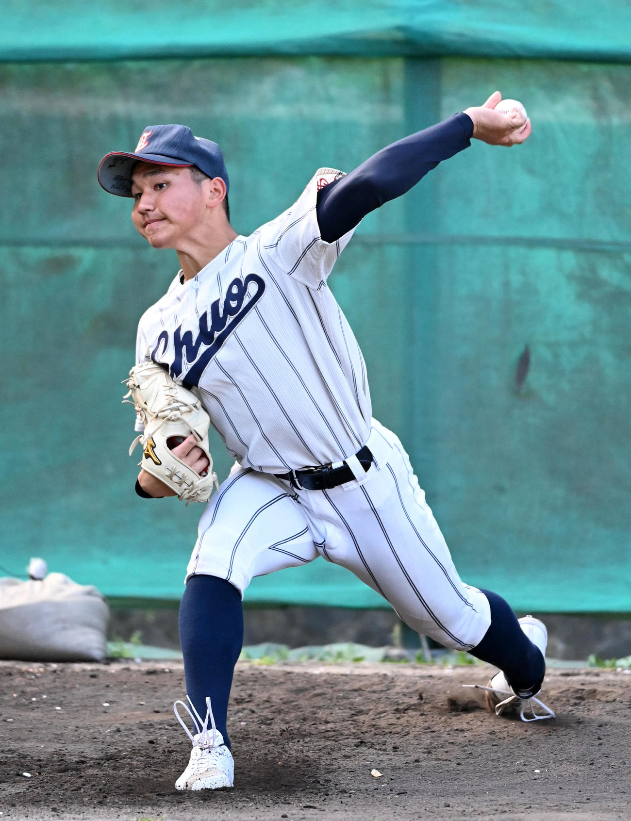 投球練習を行う山形中央・武田（撮影・前岡正明）