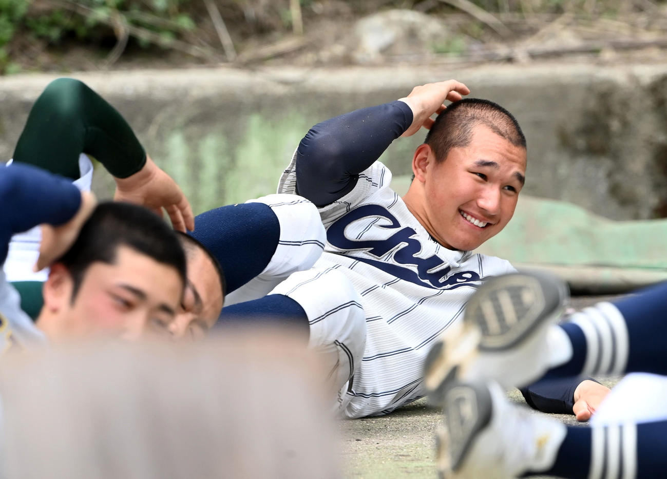 笑顔で練習を行う山形中央・武田（撮影・前岡正明）