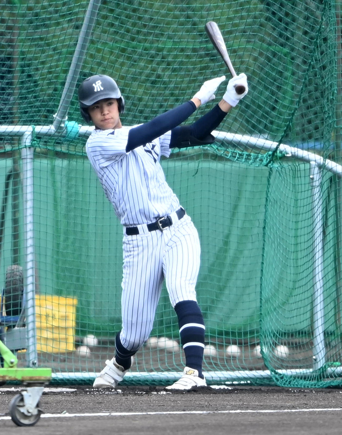 打撃練習を行う常葉大菊川・鈴木（撮影・前岡正明）