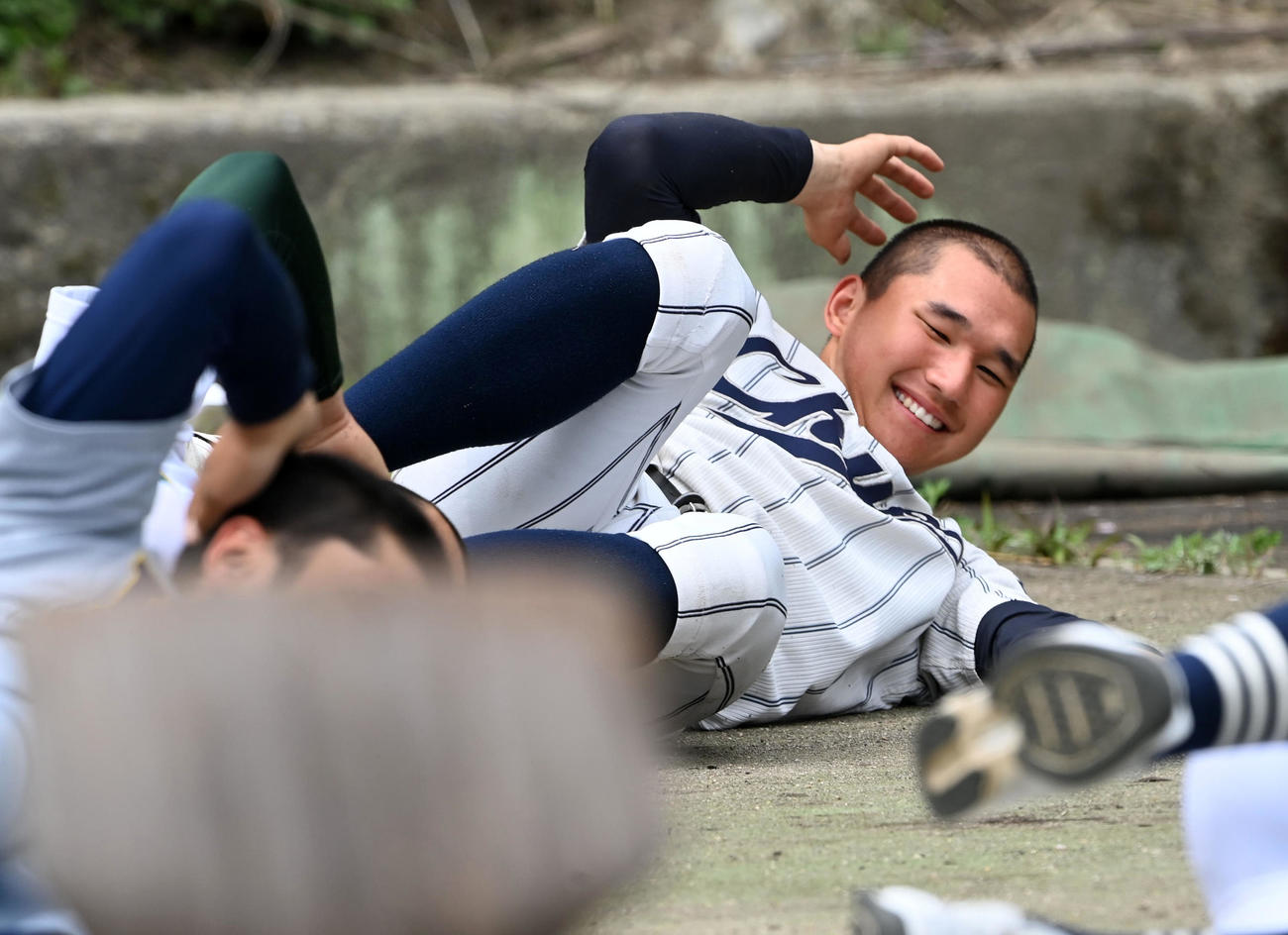 笑顔で練習を行う山形中央・武田（撮影・前岡正明）