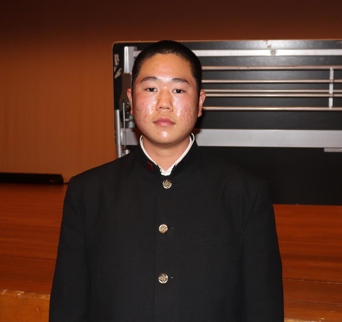 春季神奈川大会抽選会で意気込みを語った横浜・森合マネジャー（撮影・星夏穂）