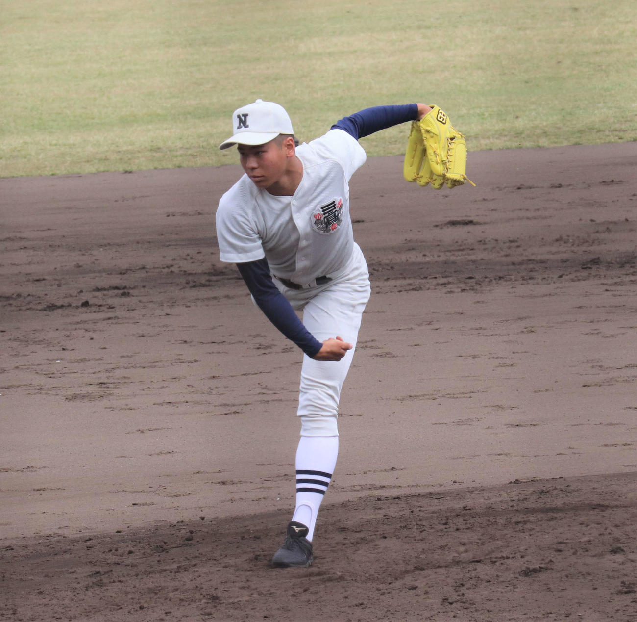 2番手で登板し力投する日大三・安田（撮影・星夏穂）