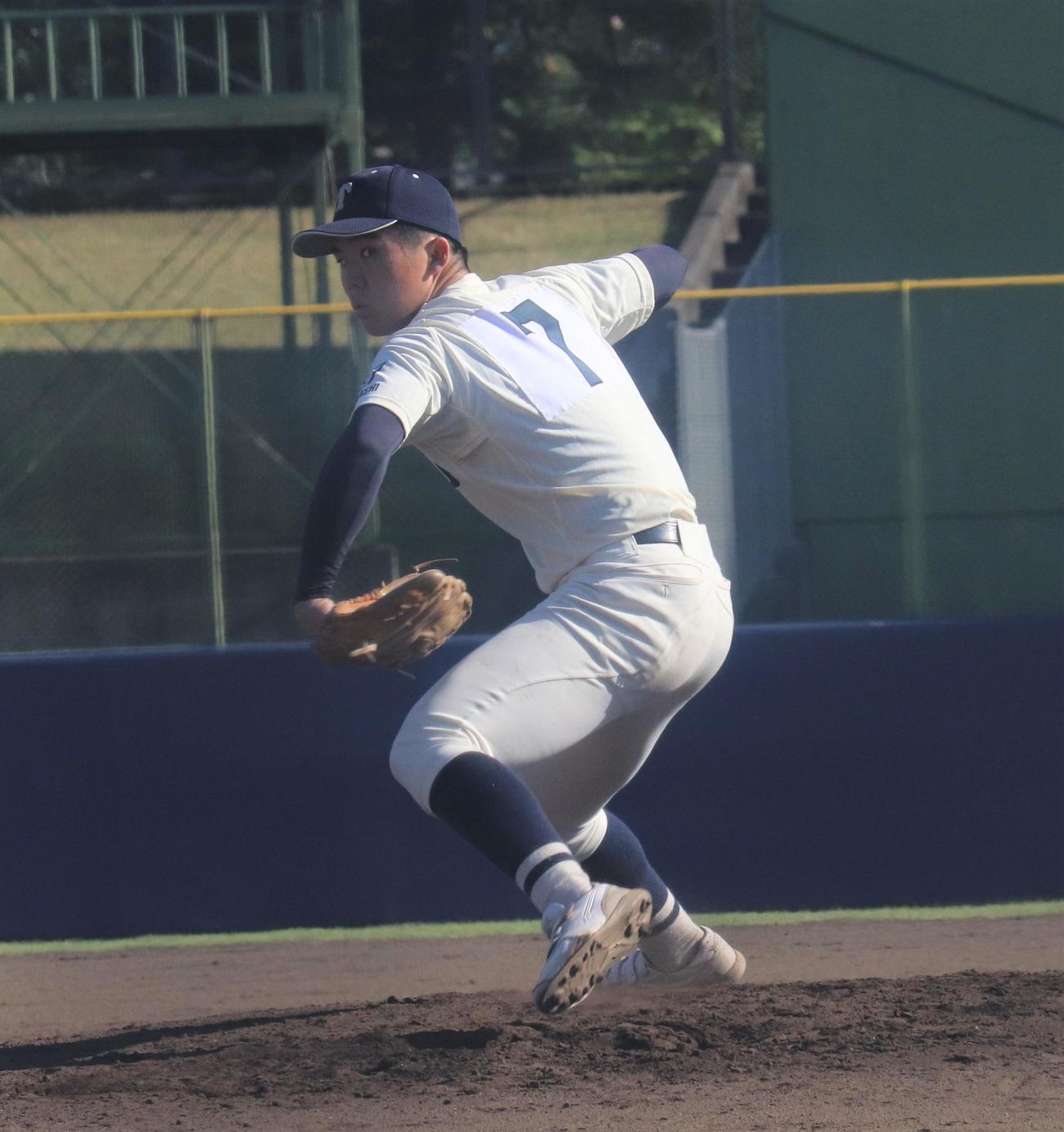 先発し力投する都留・滝口（撮影・星夏穂）