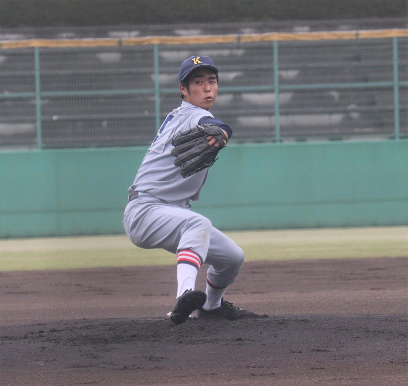 大宮東対慶応志木　先発し力投する慶応志木・清水（撮影・星夏穂）