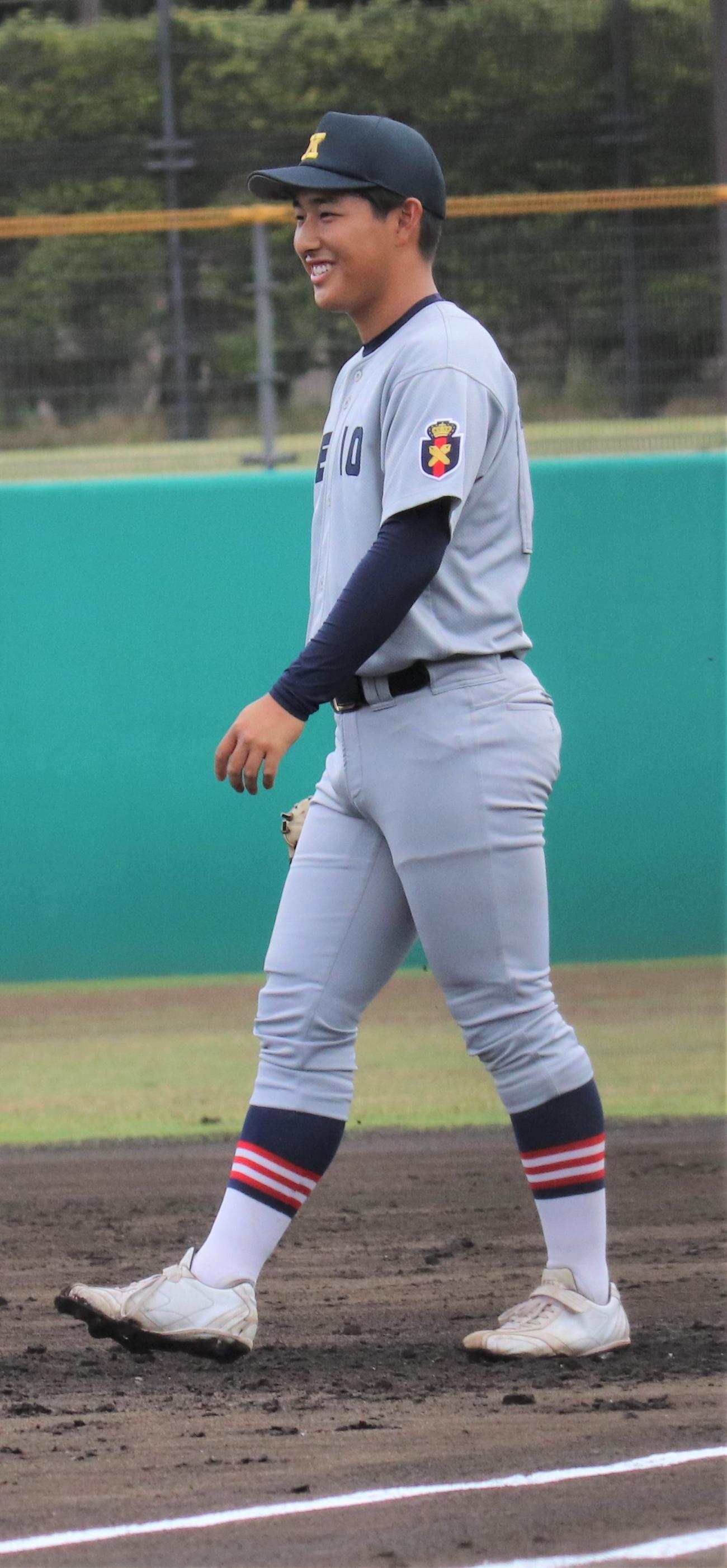 菅対慶応　試合前にシートノックをうける慶応・清原（撮影・星夏穂）
