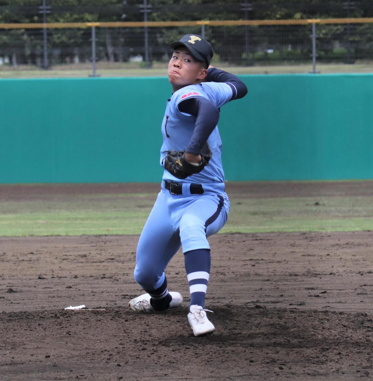 横浜商対白山　先発し力投する横浜商・川又（撮影・星夏穂）