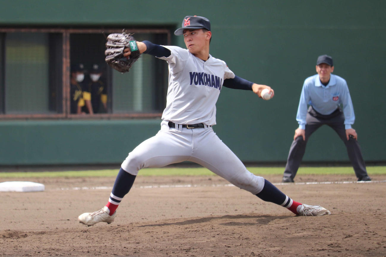 桐光学園―横浜　7安打2失点、7回コールドで勝利した横浜・杉山遙希（撮影・保坂淑子）
