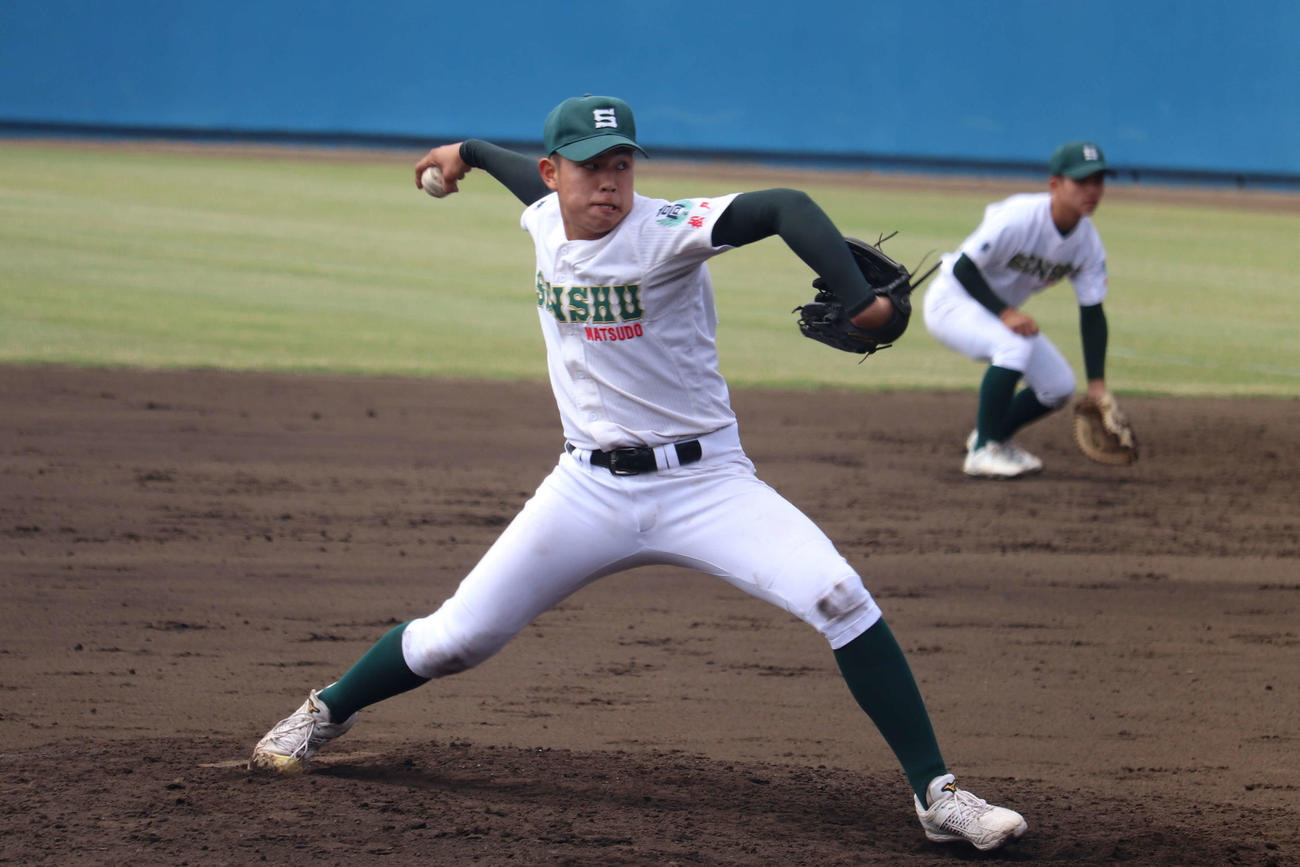 市立松戸－専大松戸　6安打3奪三振、1失点、無四球完投の専大松戸、先発の青野（撮影・保坂淑子）