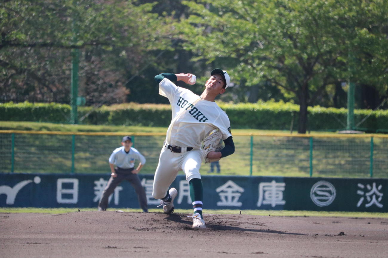 報徳学園対飾磨工　報徳学園先発の今朝丸裕喜投手（撮影・林亮佑）