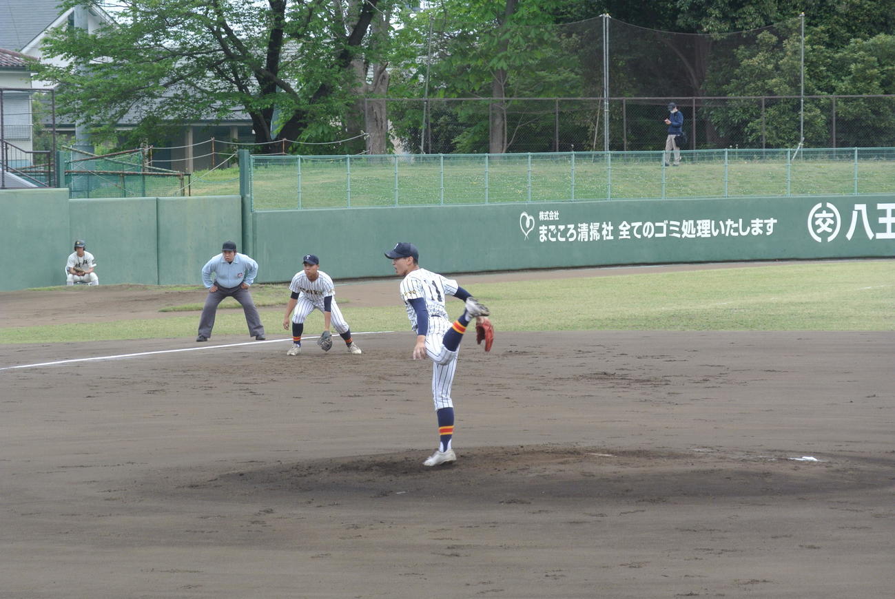 帝京の先発左腕安藤翔投手（3年）は創価打線を7回無得点に抑えた（撮影・井上真）