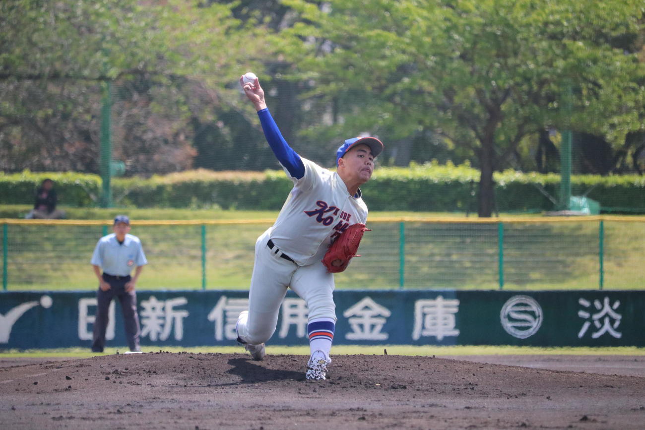 須磨学園戦に先発した神戸国際大付・津嘉山（撮影・林亮佑）